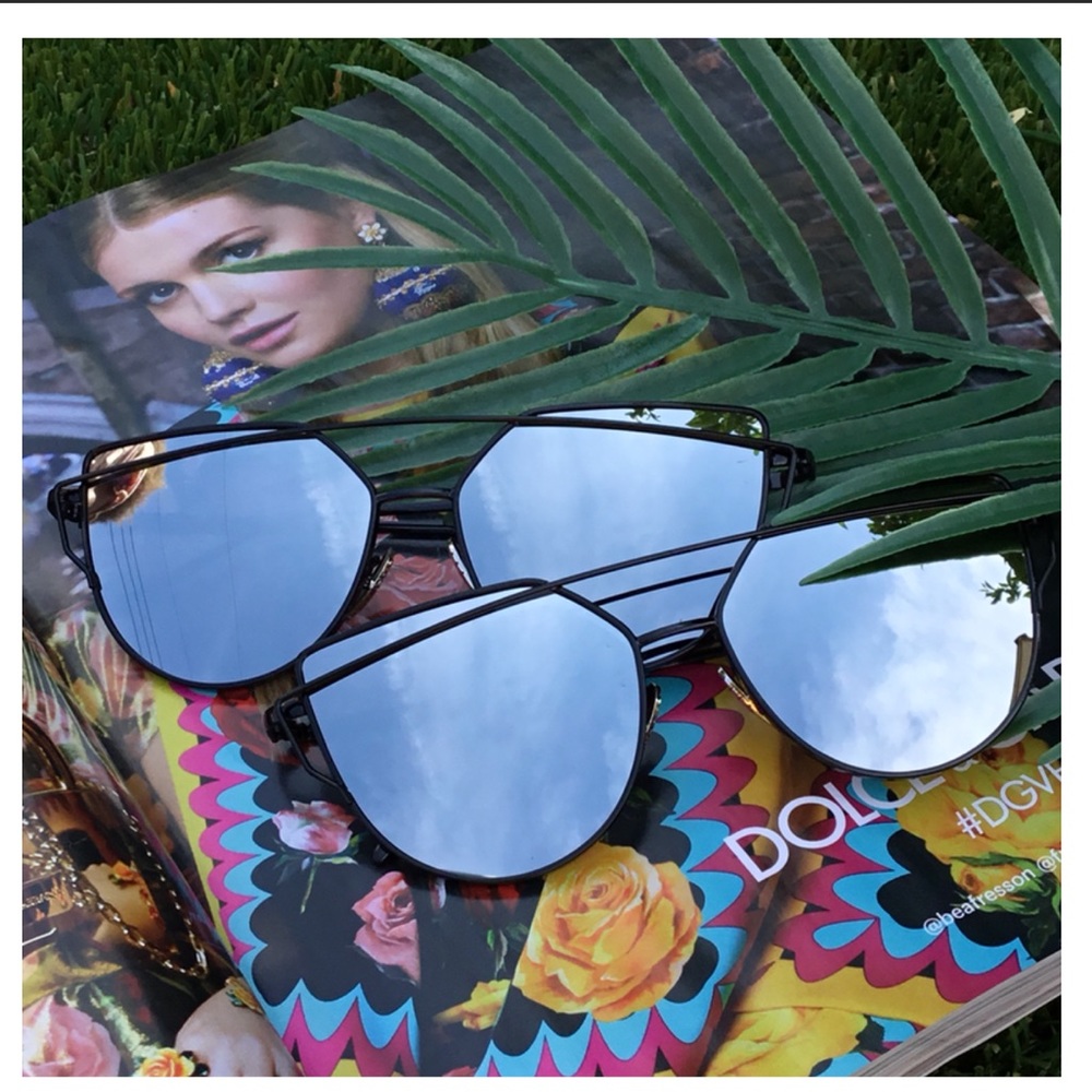 New Arrival- Silver on Black Mirrored Sunglasses - Picture 4 of 4